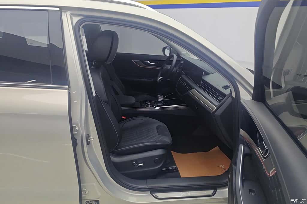 Hongqi HS5, 2022 8