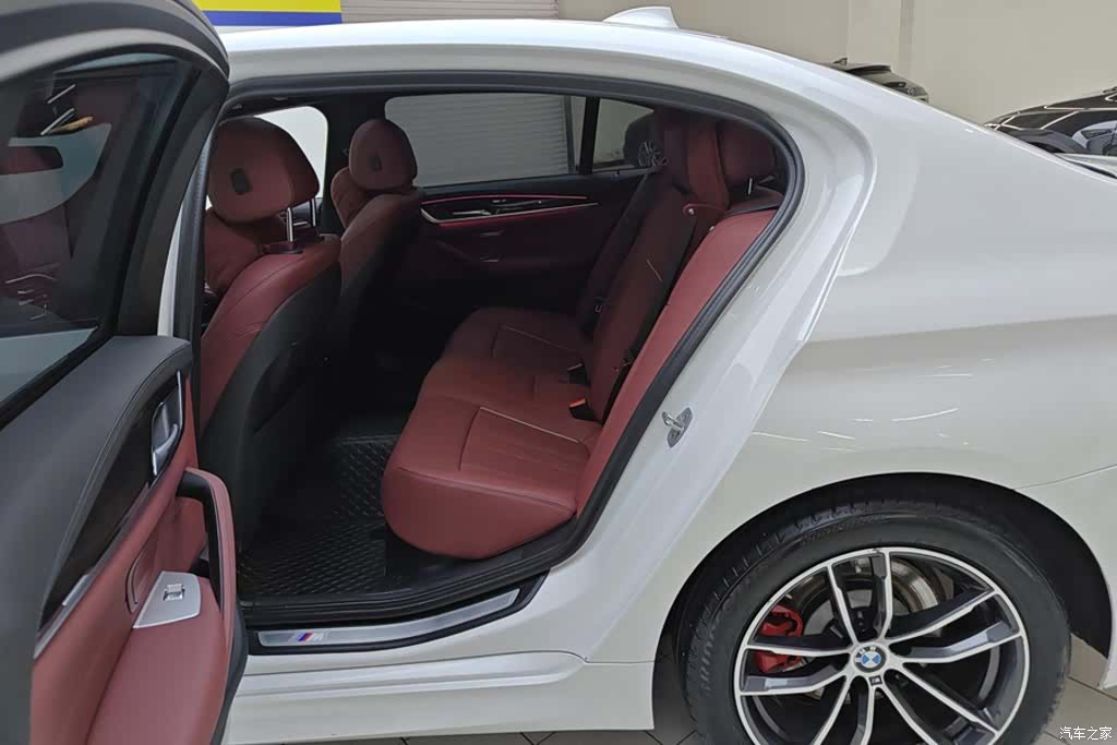 BMW 5 Series, 2023 11