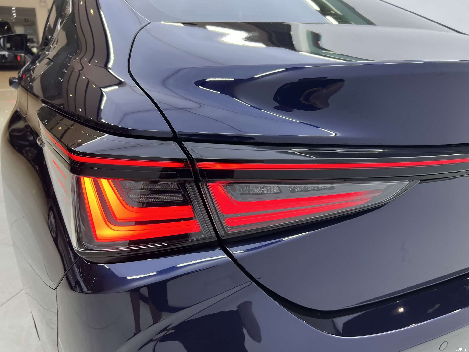 Lexus ES, 2025 14