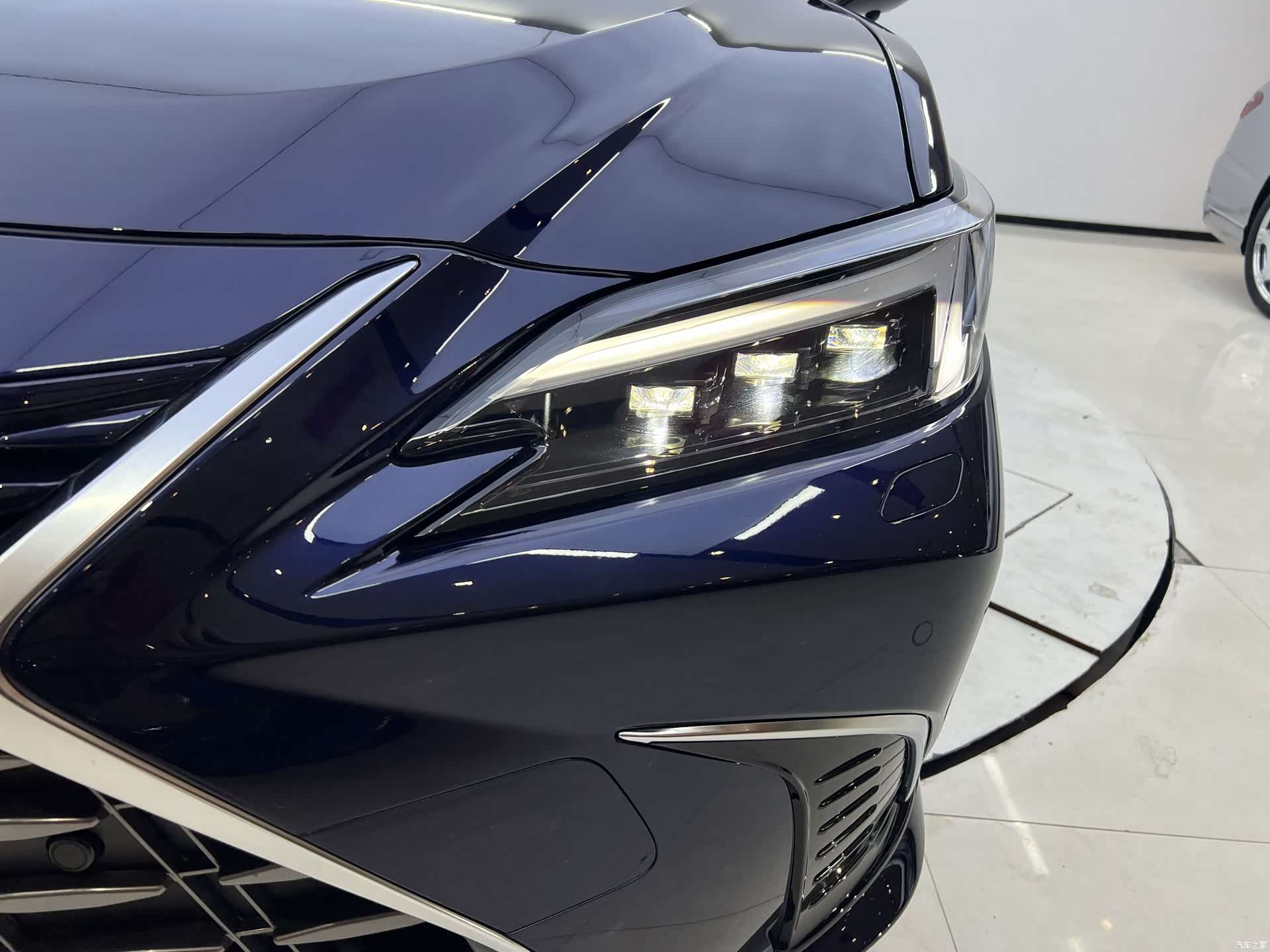 Lexus ES, 2025 16