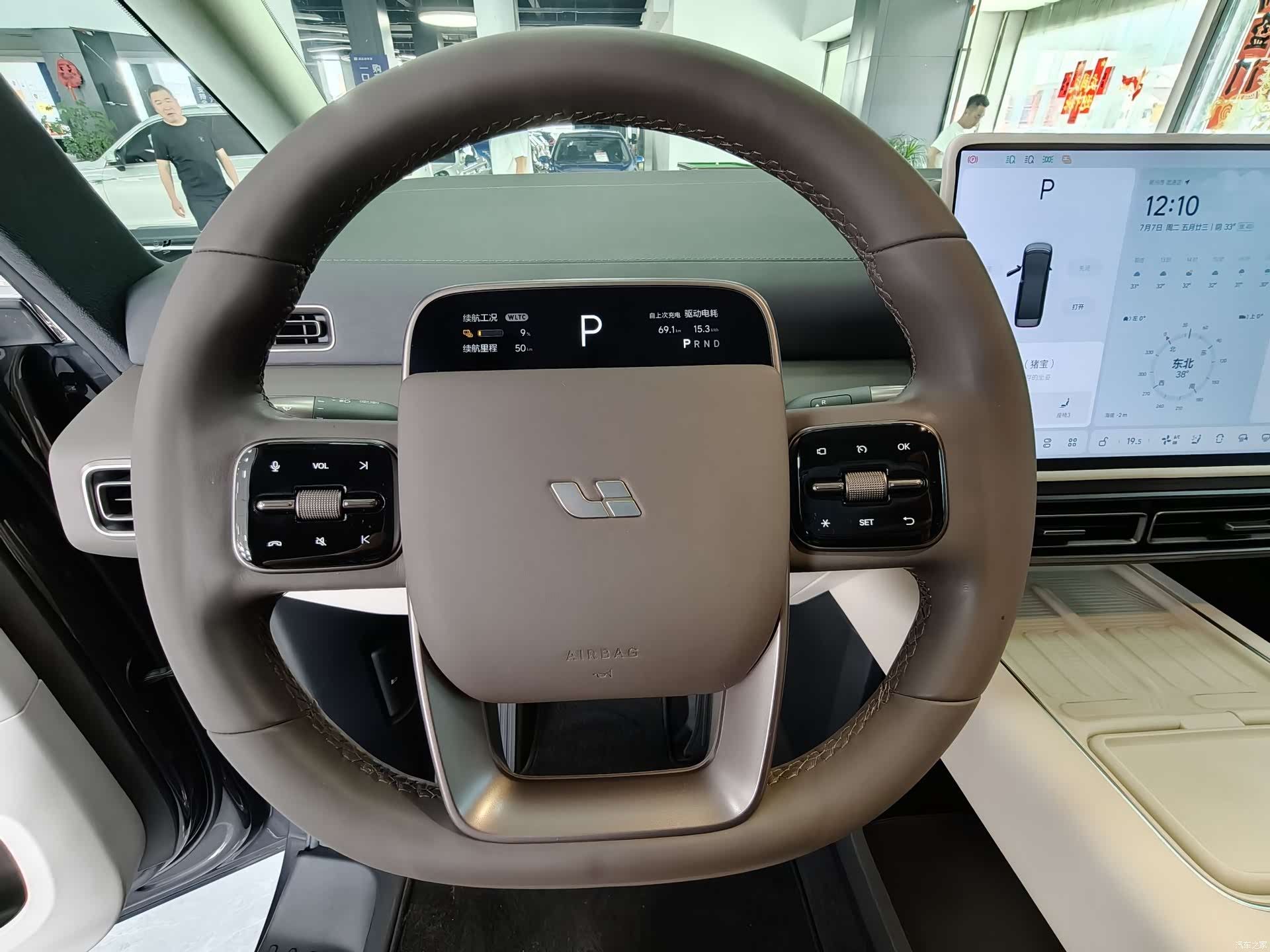 Li Auto MEGA, 2024 6
