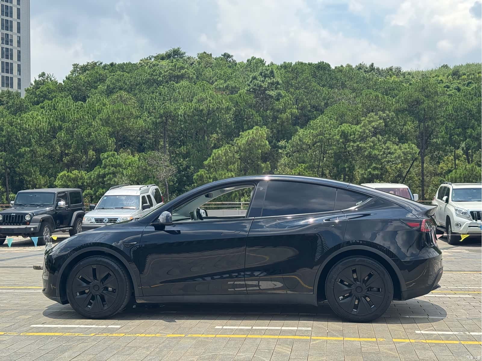 Tesla Model Y, 2021 17
