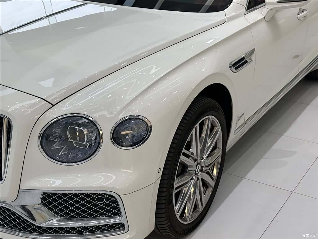 Bentley Flying Spur, 2023 4