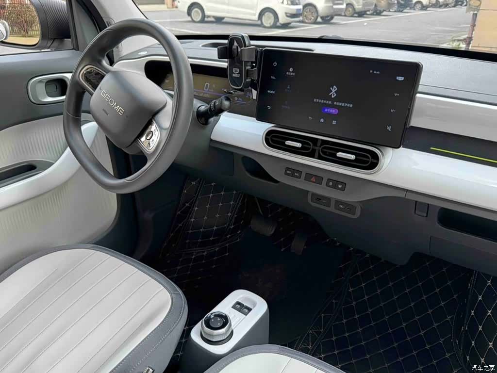 Geely Panda, 2025 7