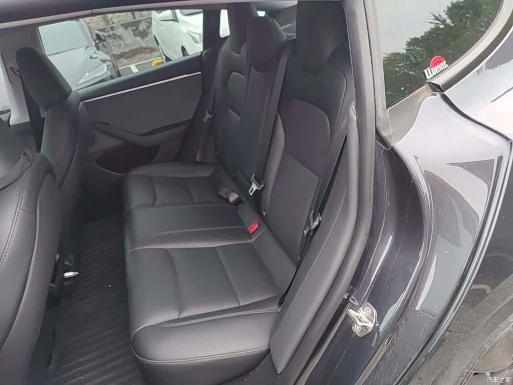 Tesla Model 3, 2024 17