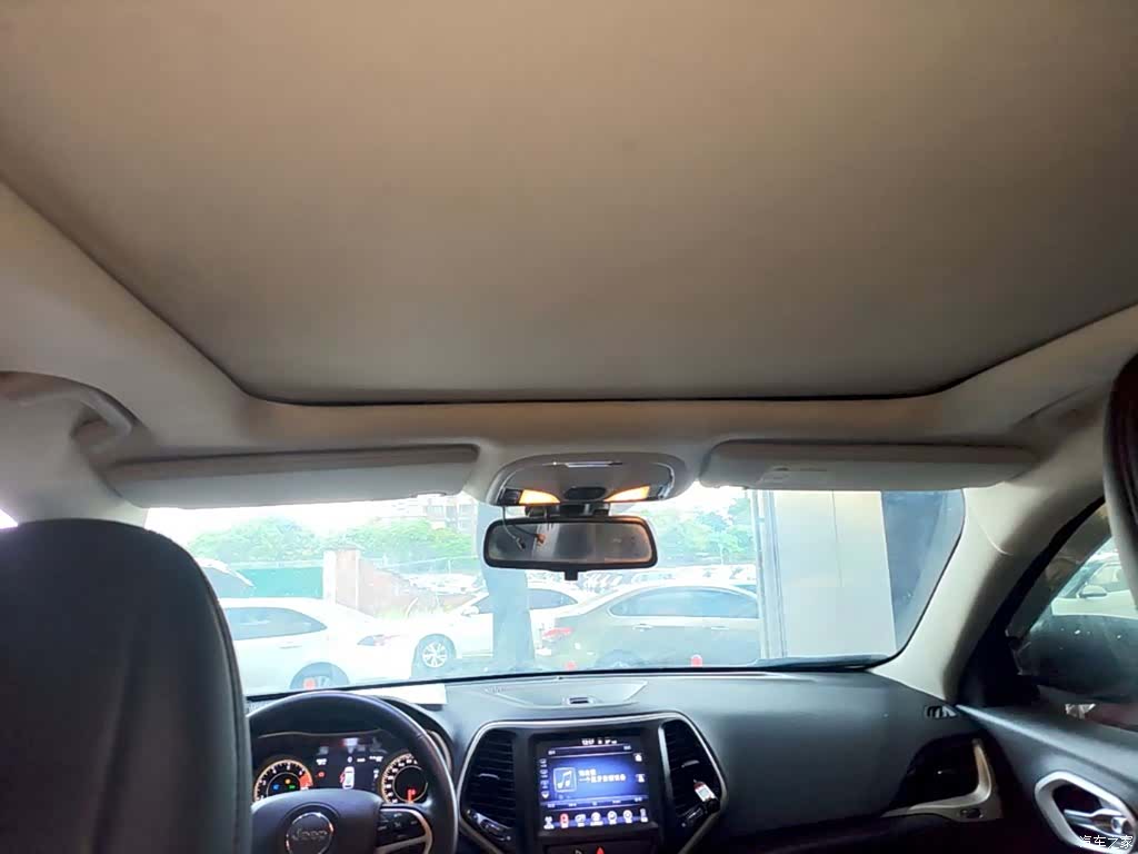 Jeep Cherokee, 2019 18