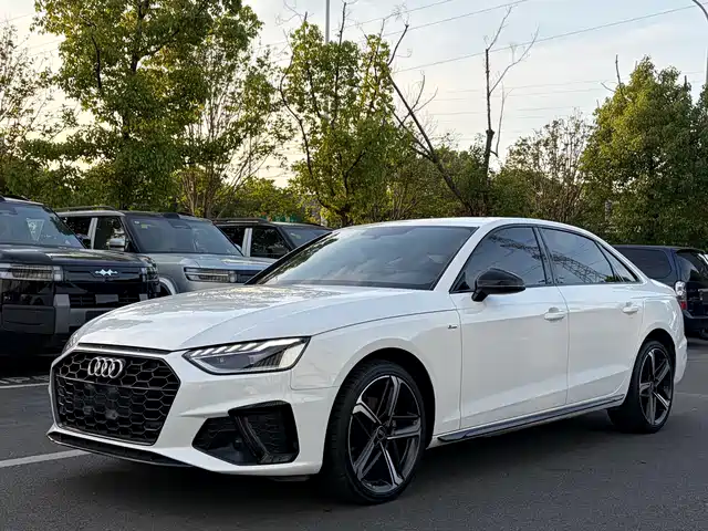 Audi A4L 2024 — купить из Китая под заказ
