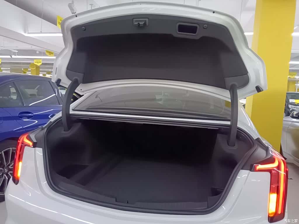 Cadillac CT5, 2023 19