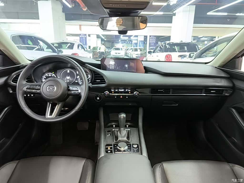Mazda Mazda3, 2023 10