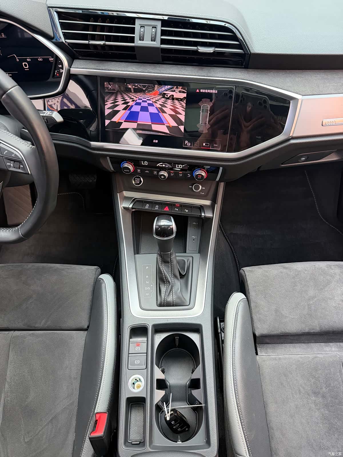 Audi Q3, 2022 10