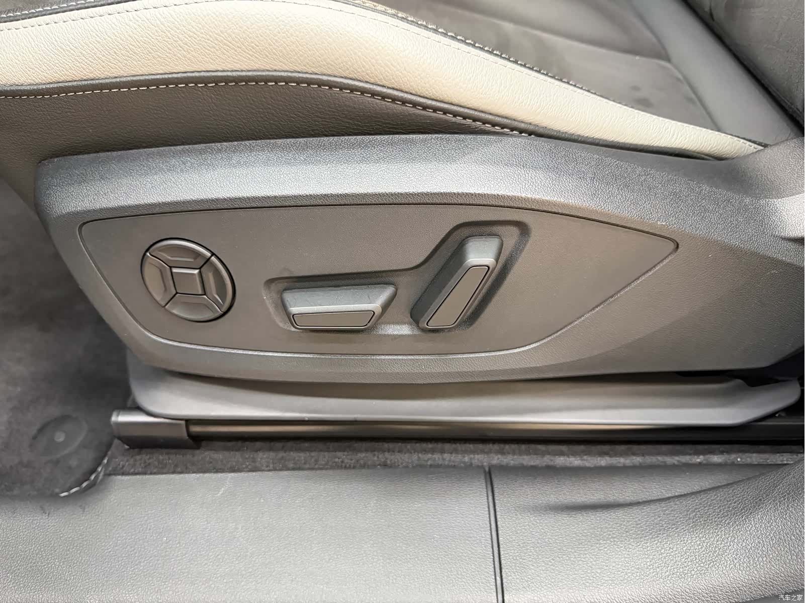 Audi Q3, 2022 10