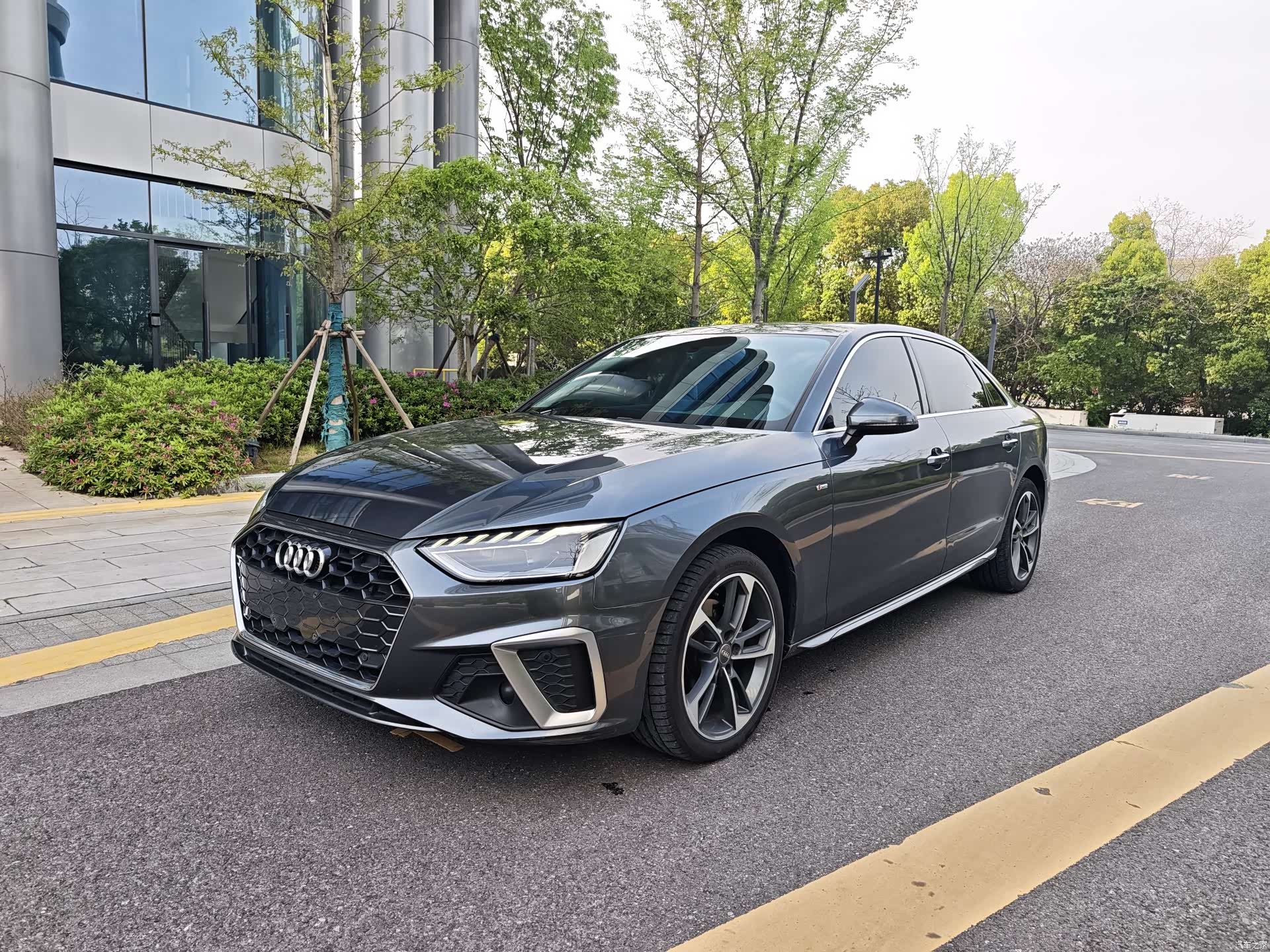 Audi A4L, 2021 1