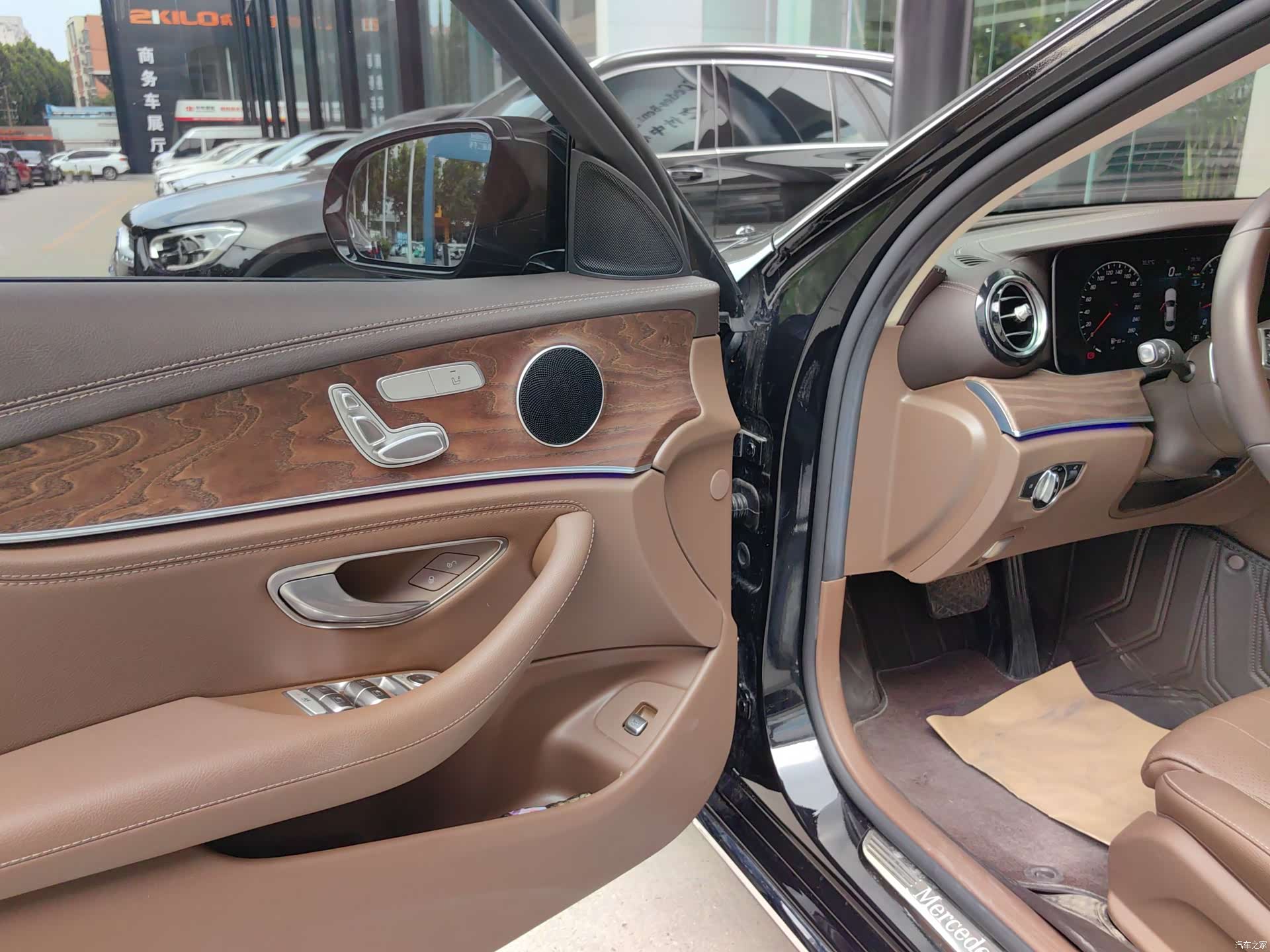 Mercedes-Benz E-Class, 2023 17