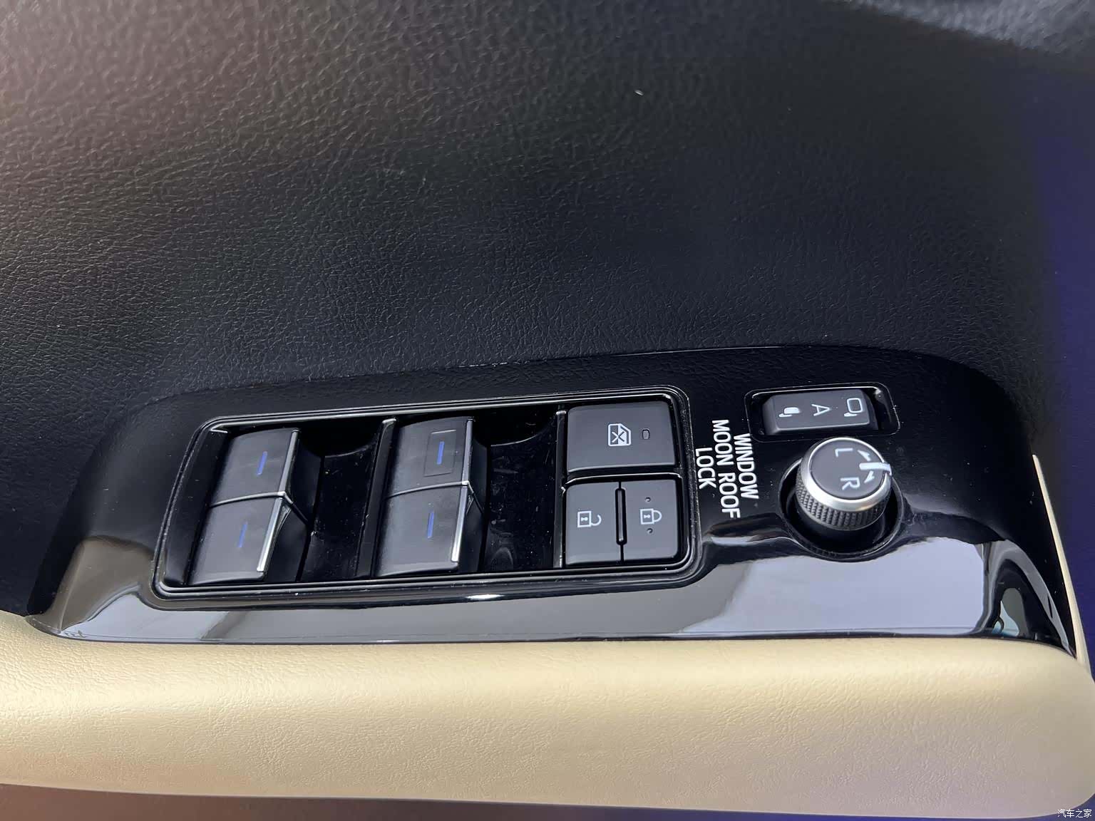 Toyota Vellfire, 2022 11