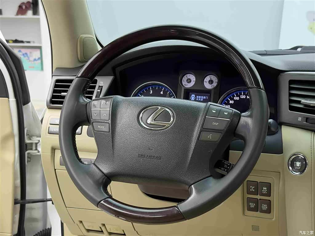 Lexus LX, 2011 11