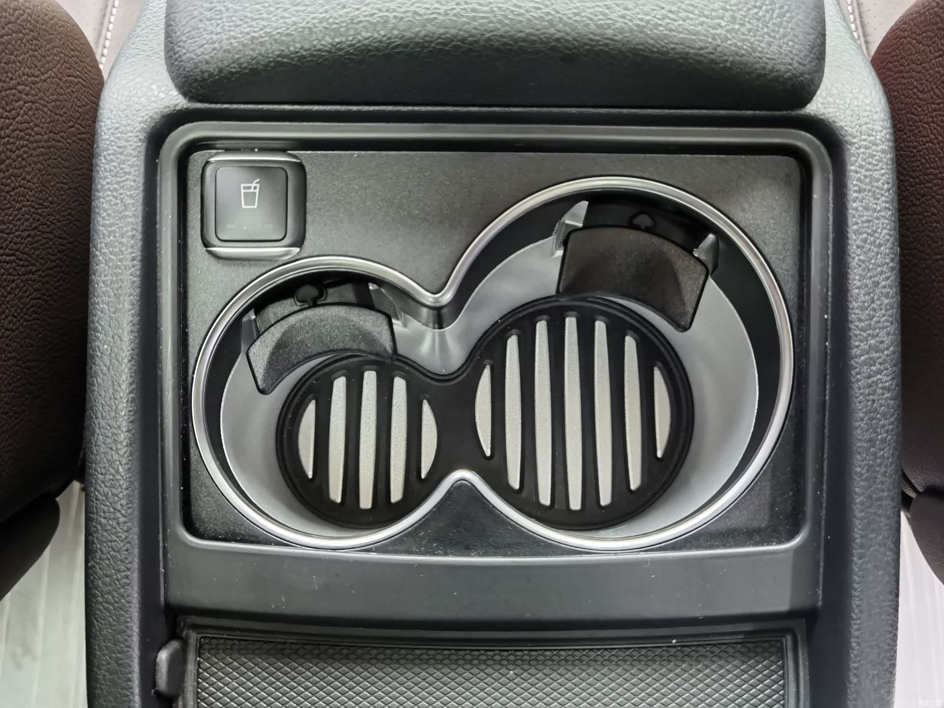 Mercedes-Benz V-Class, 2024 20