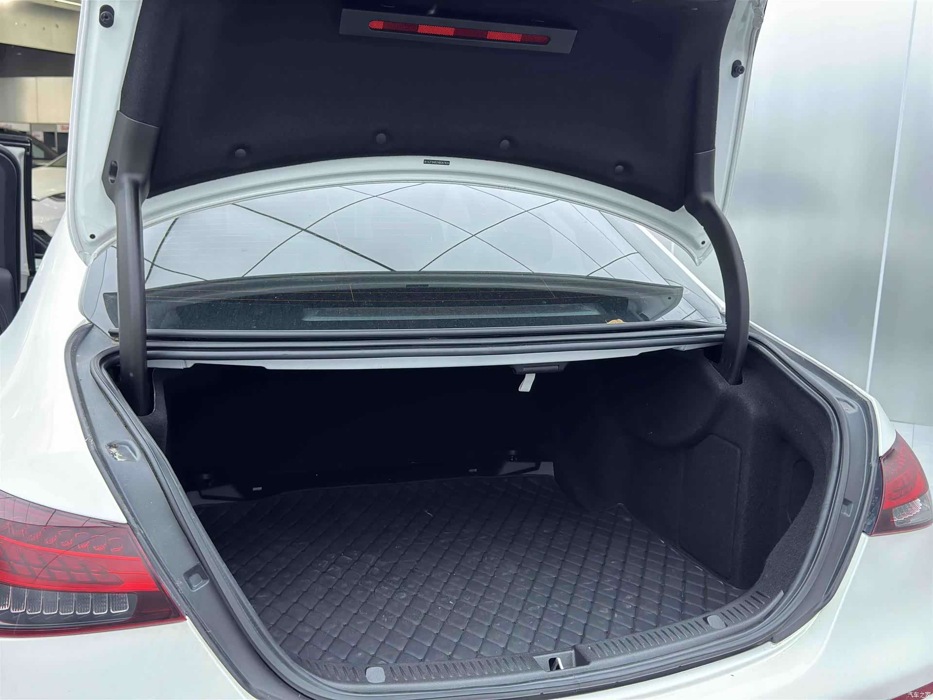 Mercedes-Benz E-Class, 2023 7