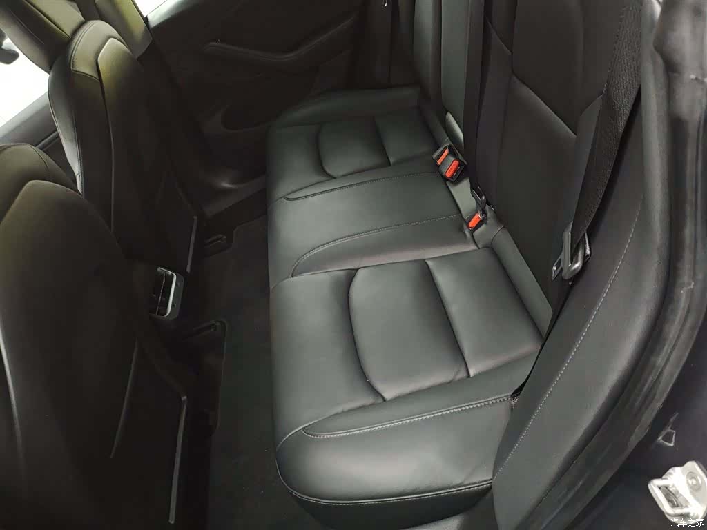 Tesla Model 3, 2019 13