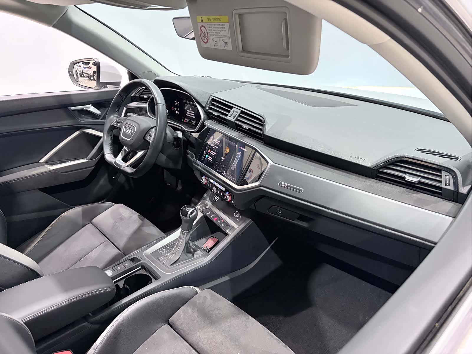 Audi Q3, 2022 11