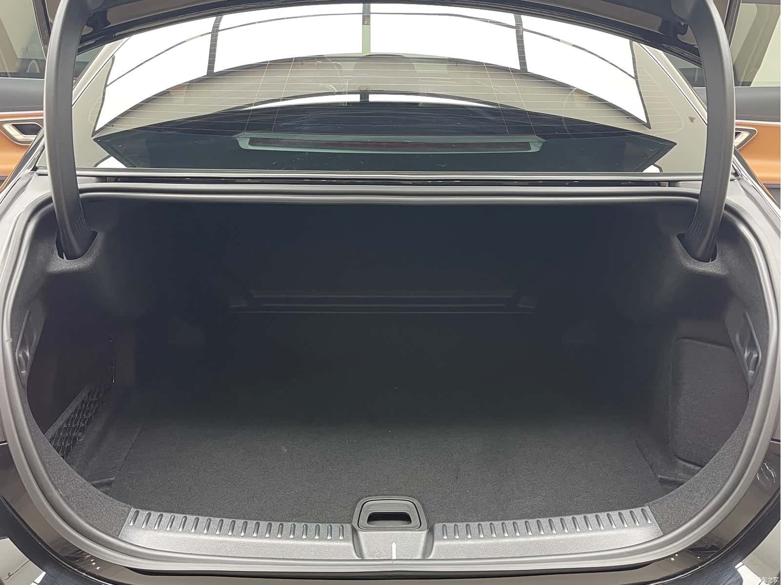 Mercedes-Benz E-Class, 2025 12