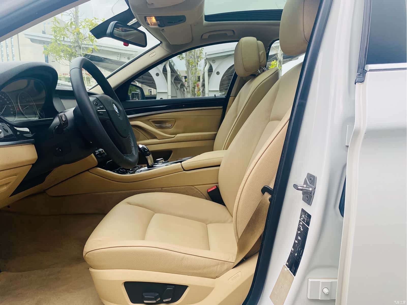 BMW 5 Series, 2011 10