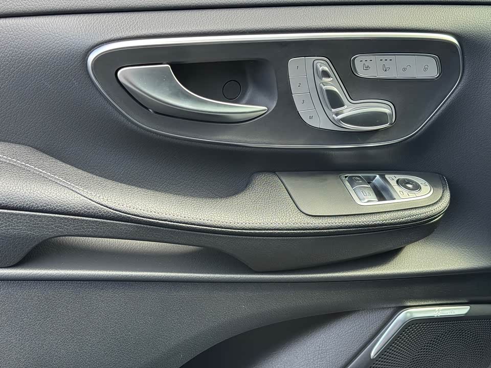 Mercedes-Benz V-class