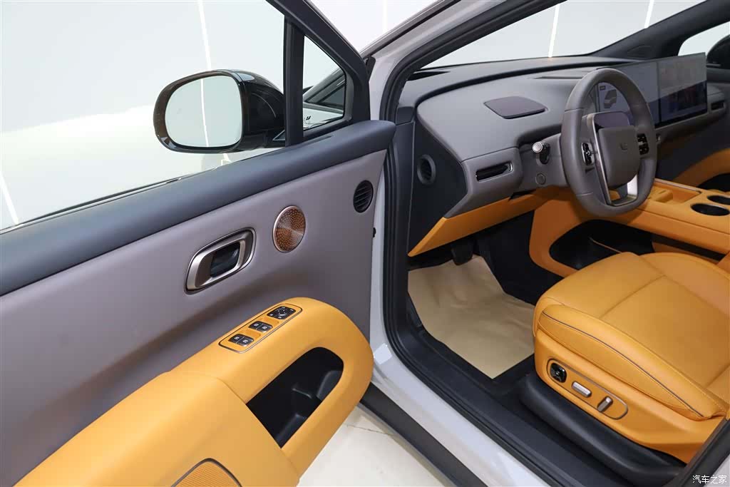 Li Auto i8, 2025 32