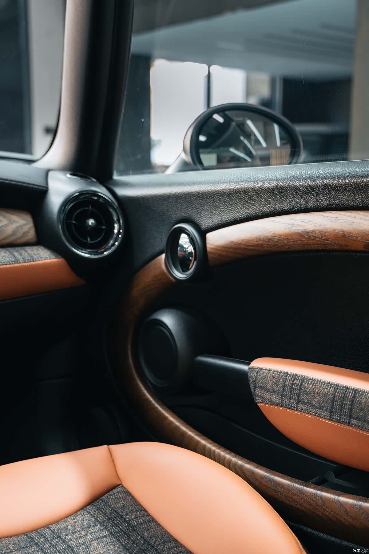 Mini ONE, 2011 19
