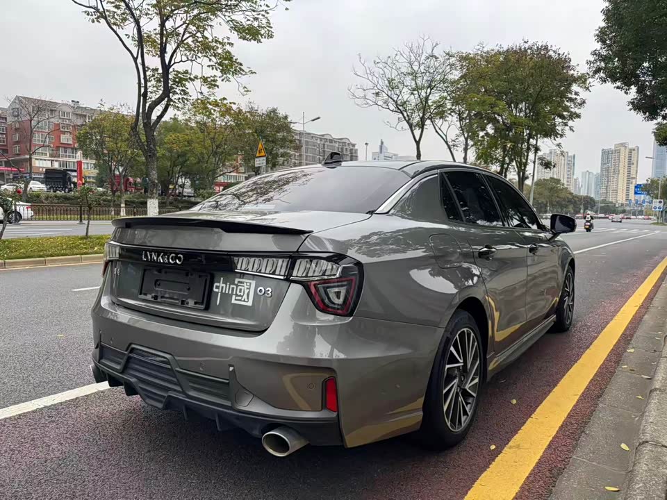 Lynk & Co 03