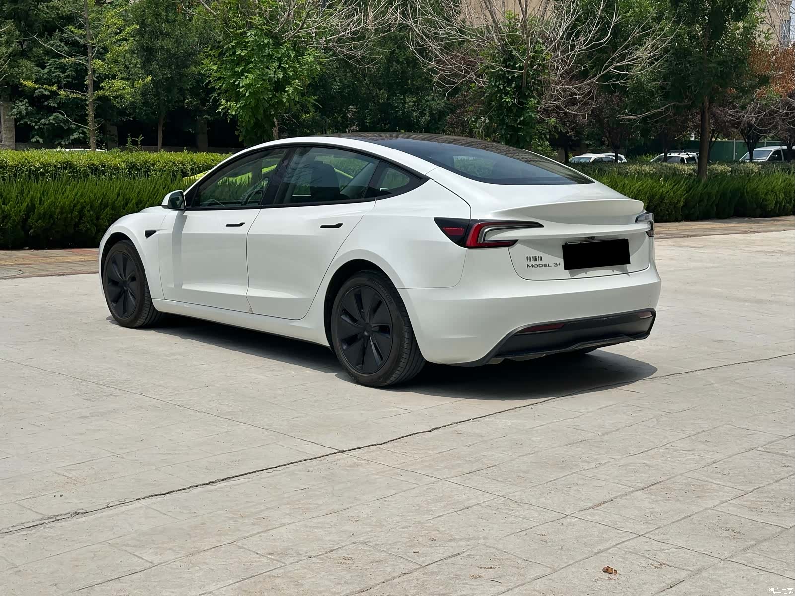 Tesla Model 3, 2025 6