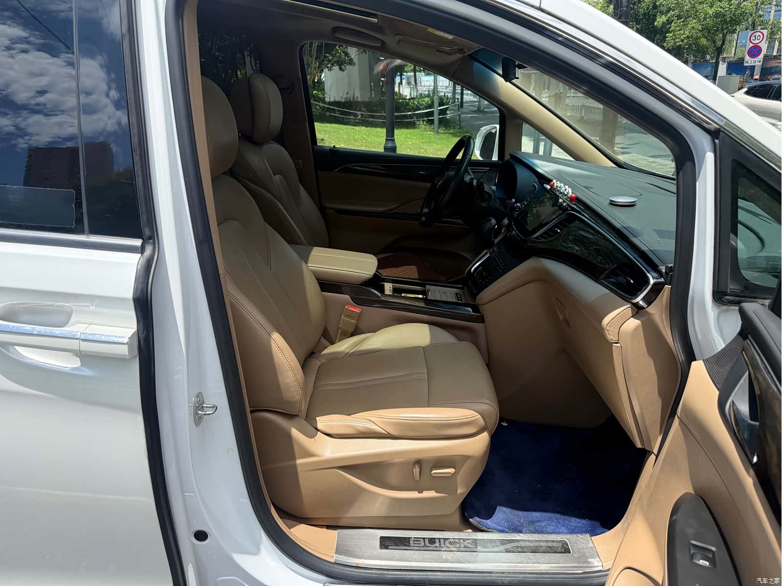 Buick GL8, 2018 8