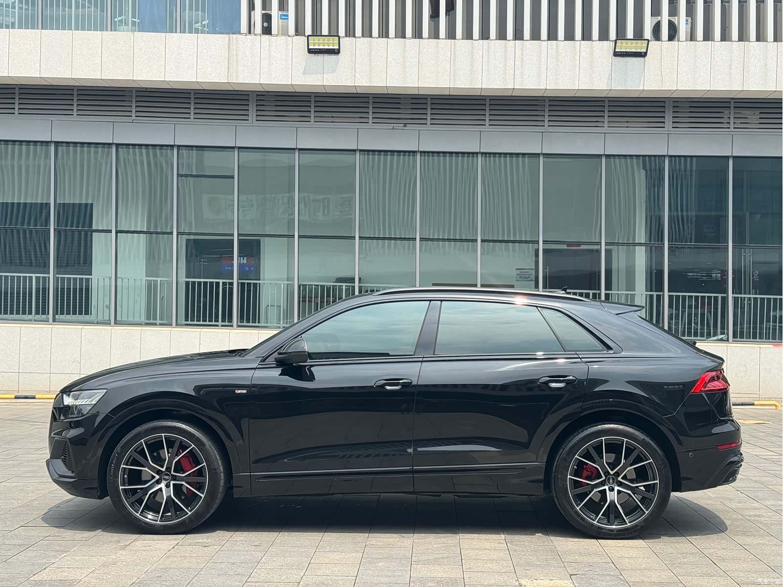 Audi Q8, 2023 7