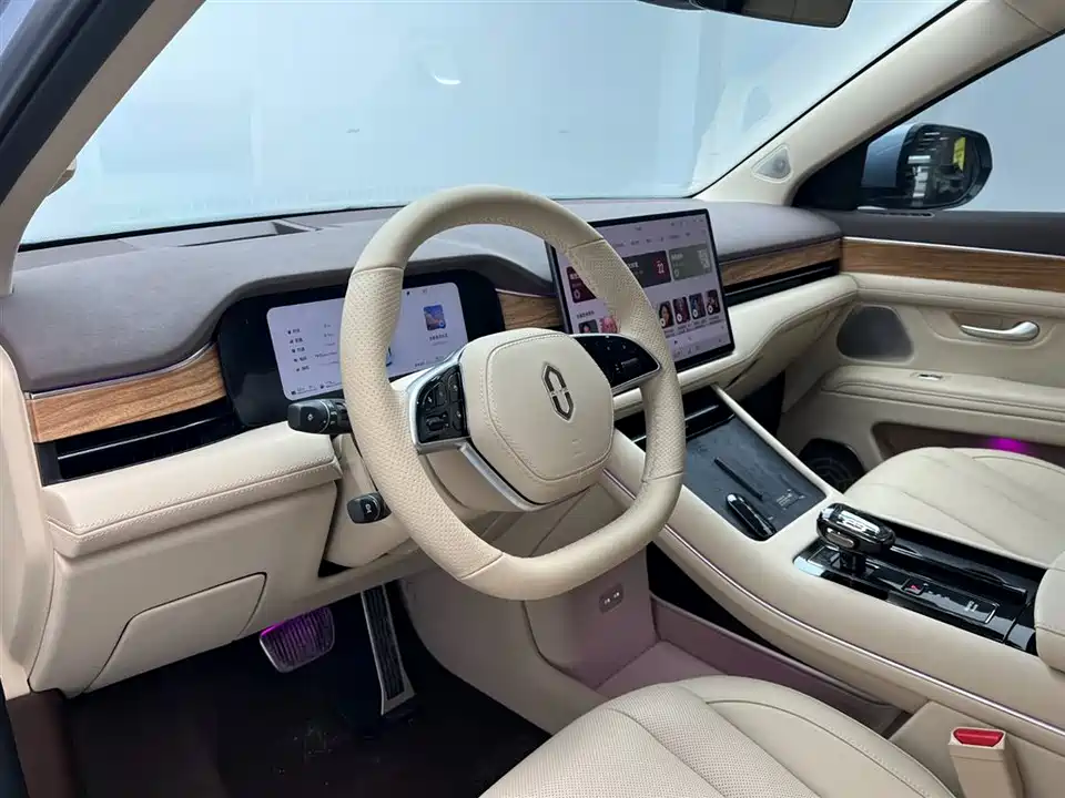 AITO Ask the world M7