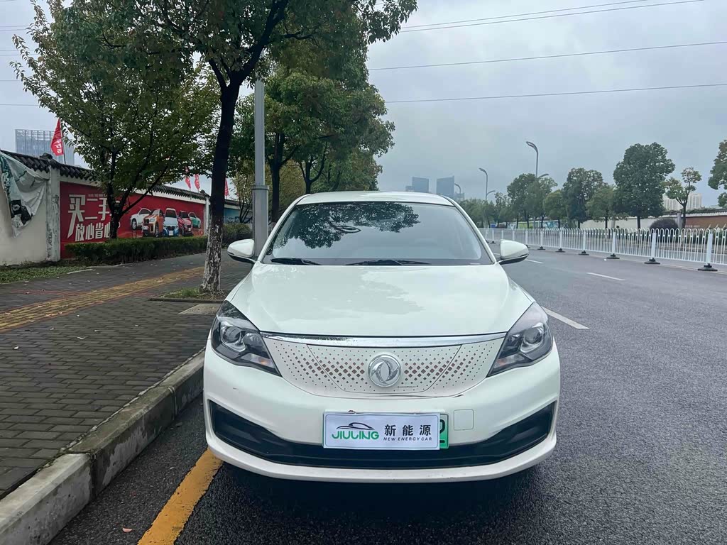 Dongfeng E70