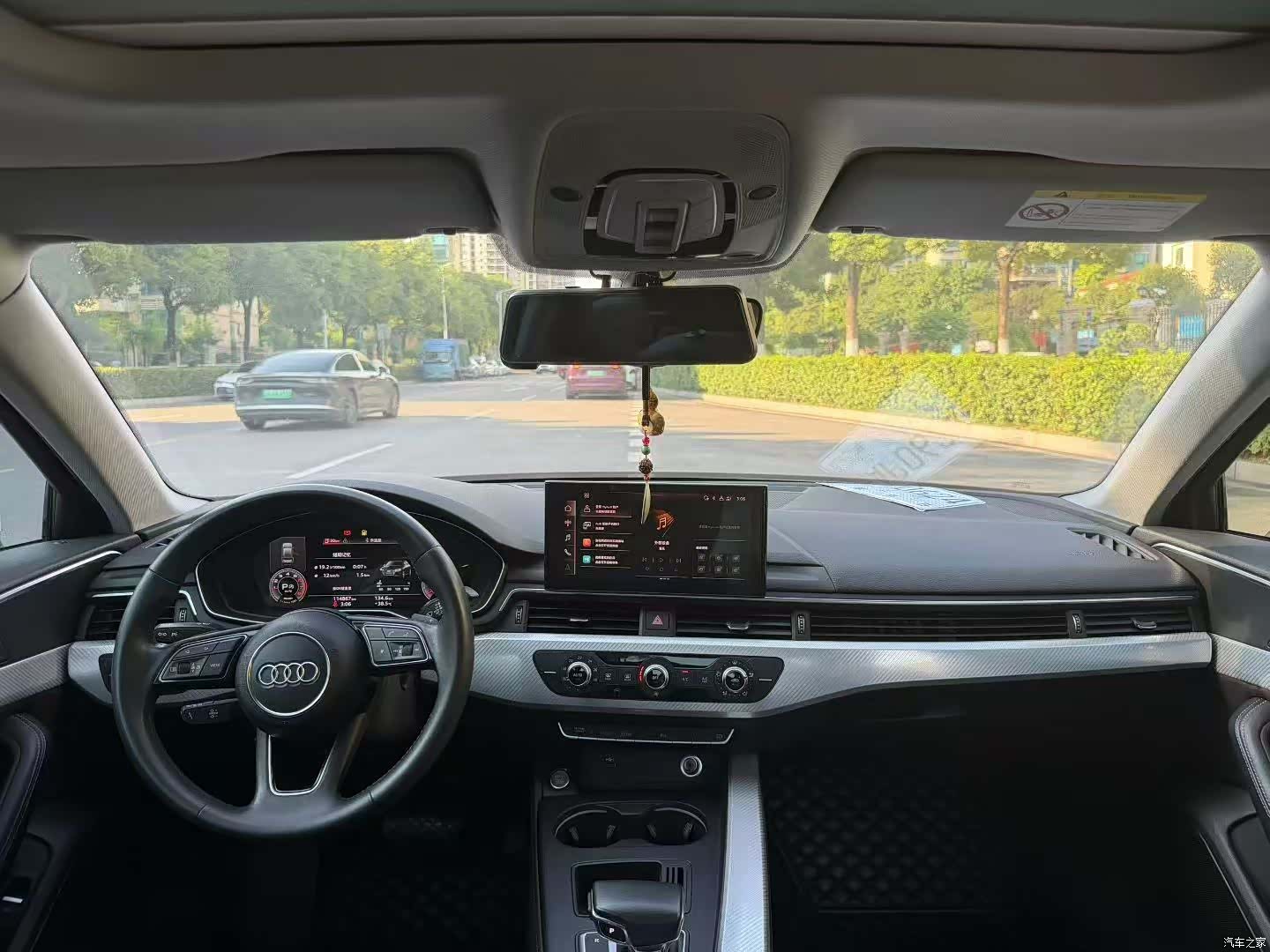 Audi A4L, 2021 все фото