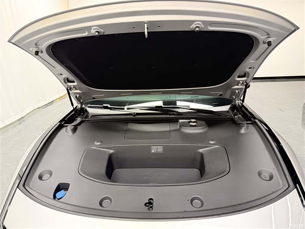 Xpeng P7, 2025 18