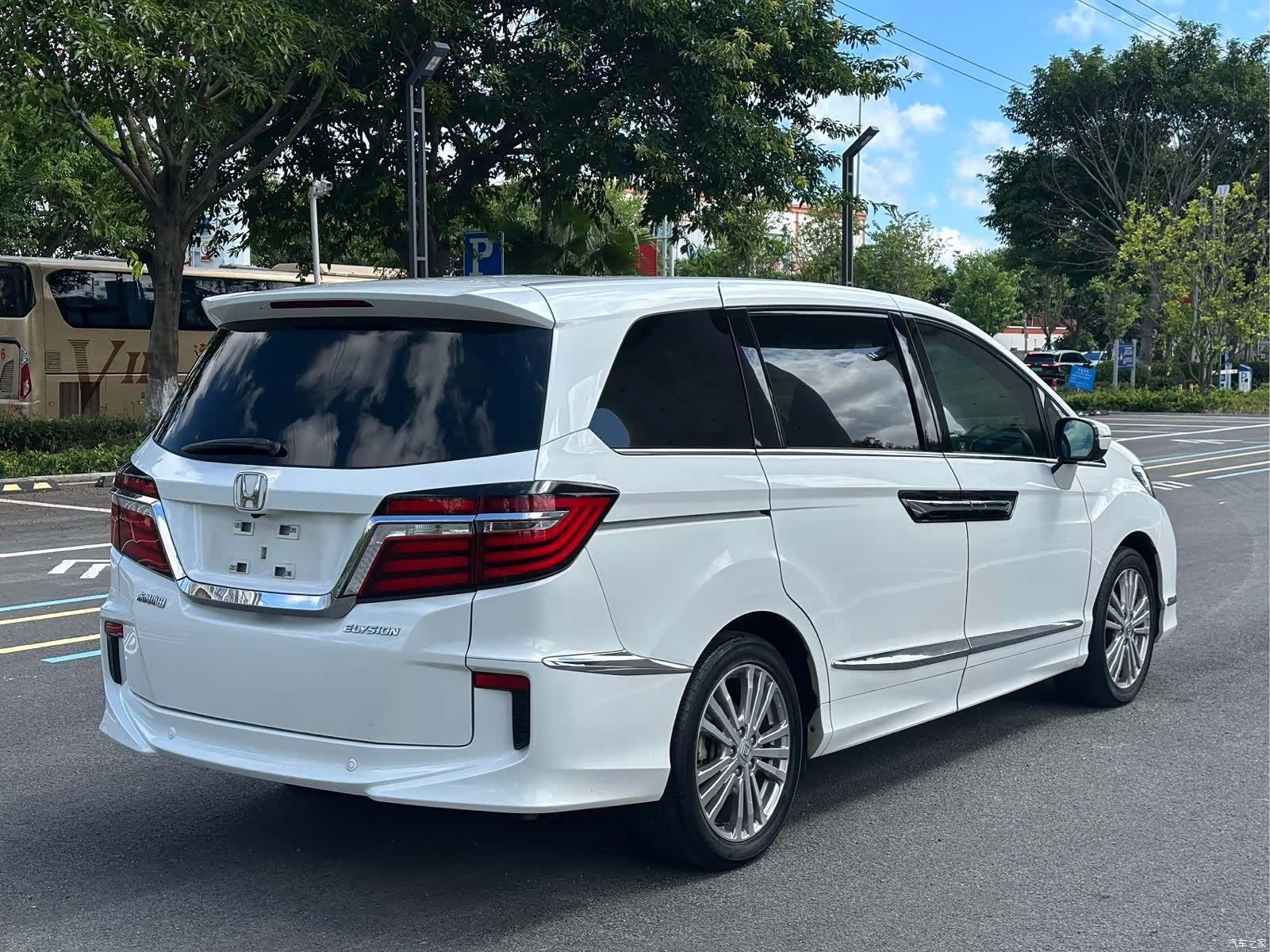 Honda Elysion, 2016 9