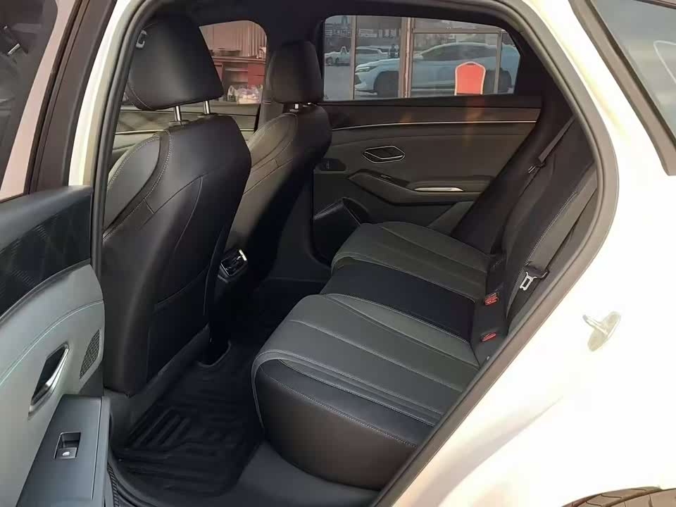 BYD Qin L BYD Qin L