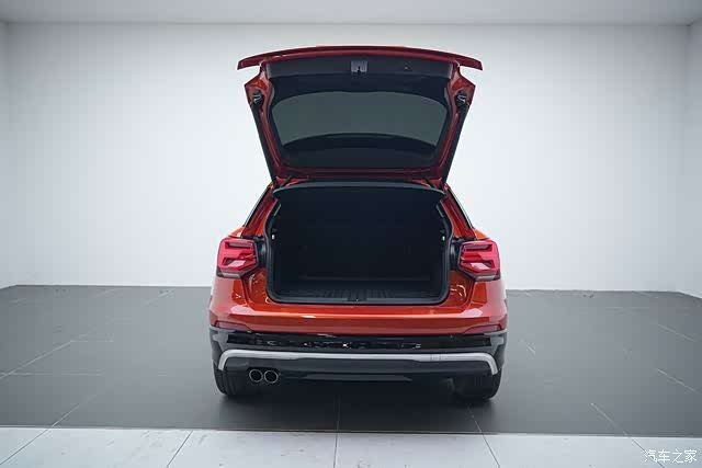 Audi Q2L, 2019 10