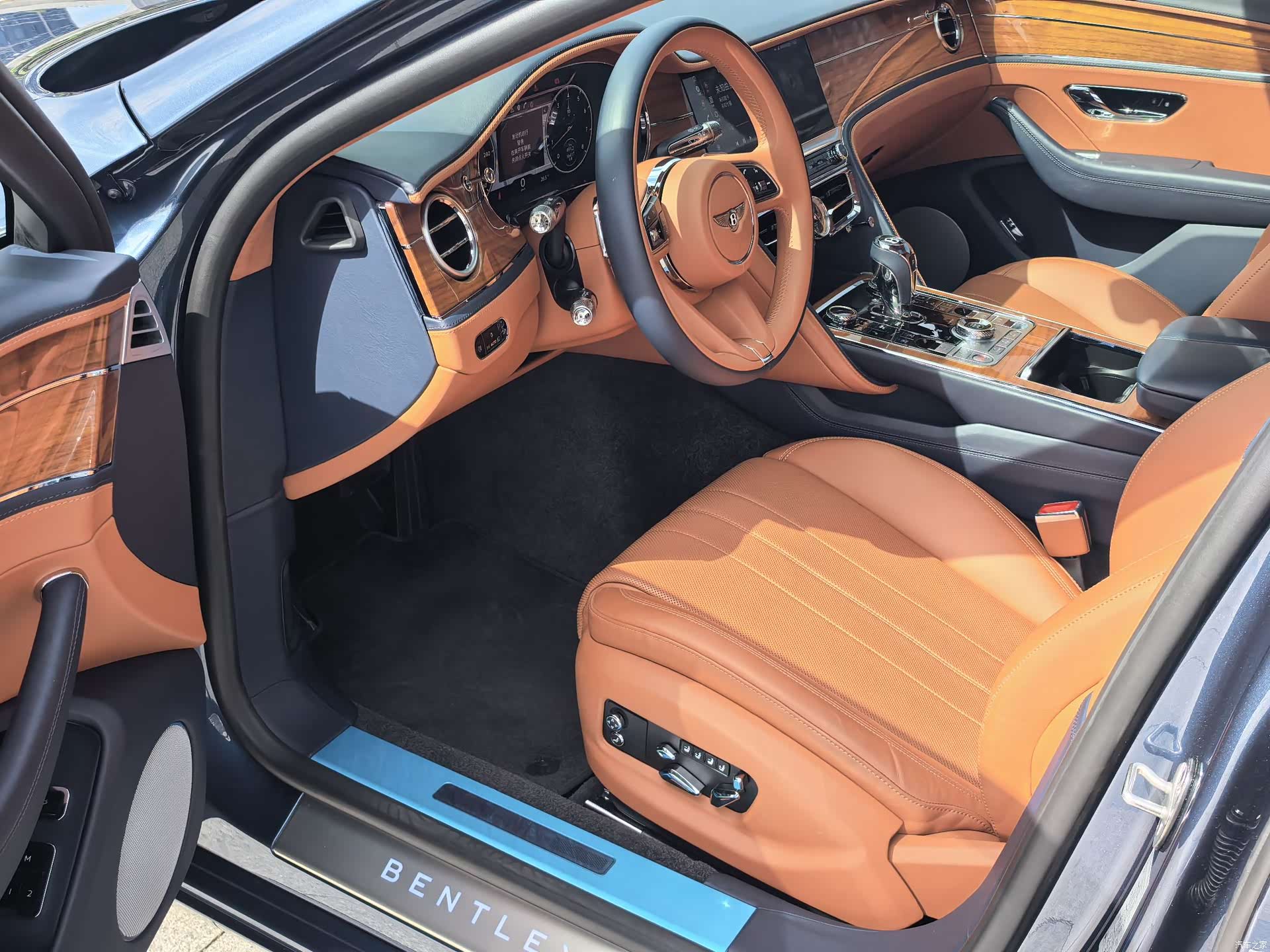 Bentley Flying Spur, 2023 10