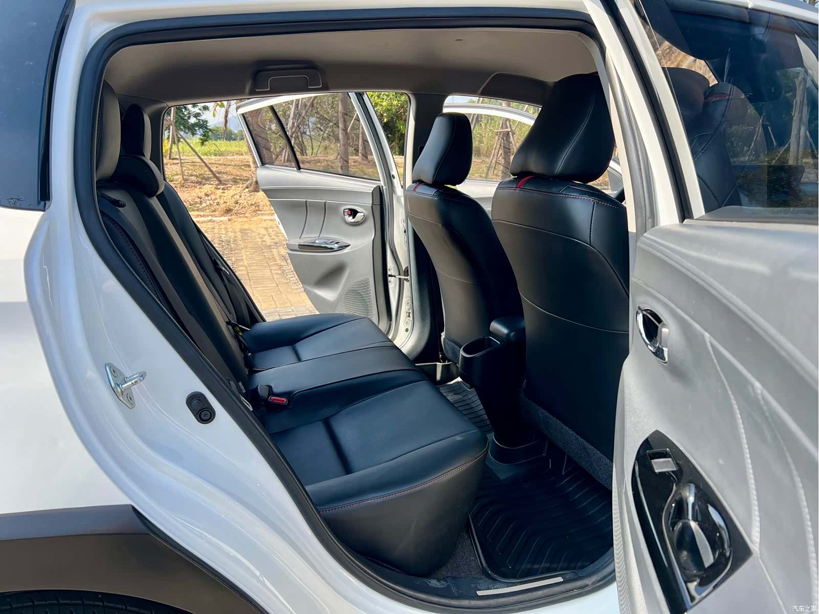 Toyota YARiS L, 2022 13