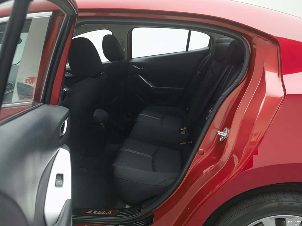 Mazda Mazda3, 2018 15