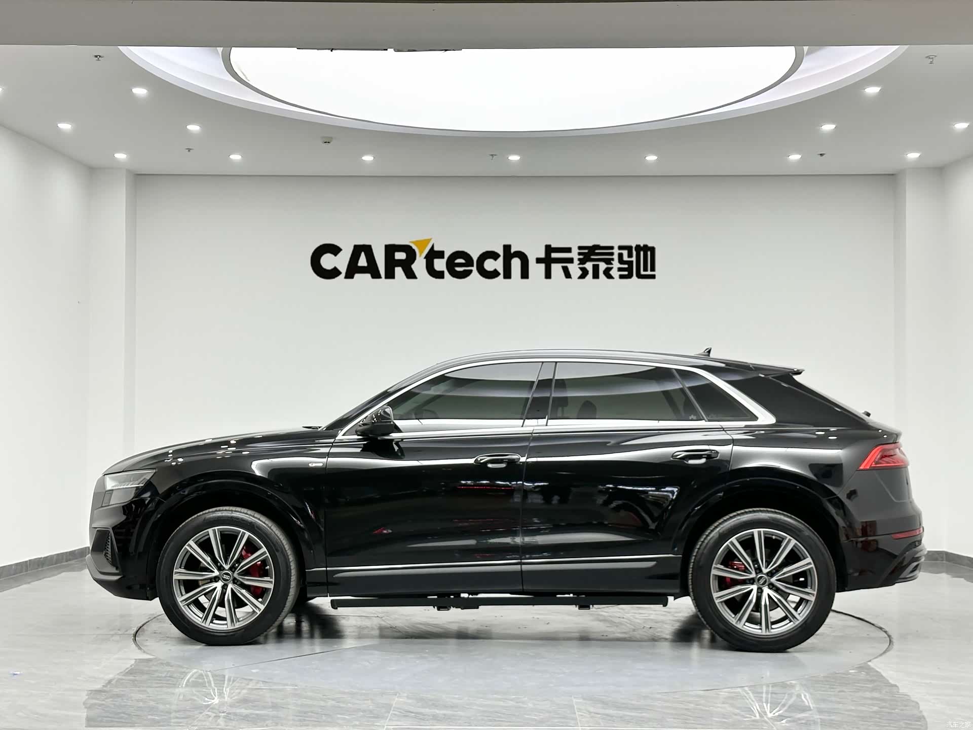 Audi Q8, 2023 все фото