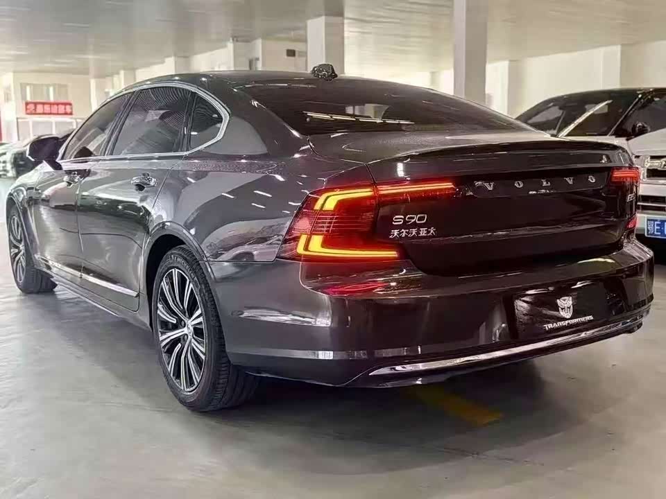 Volvo S90