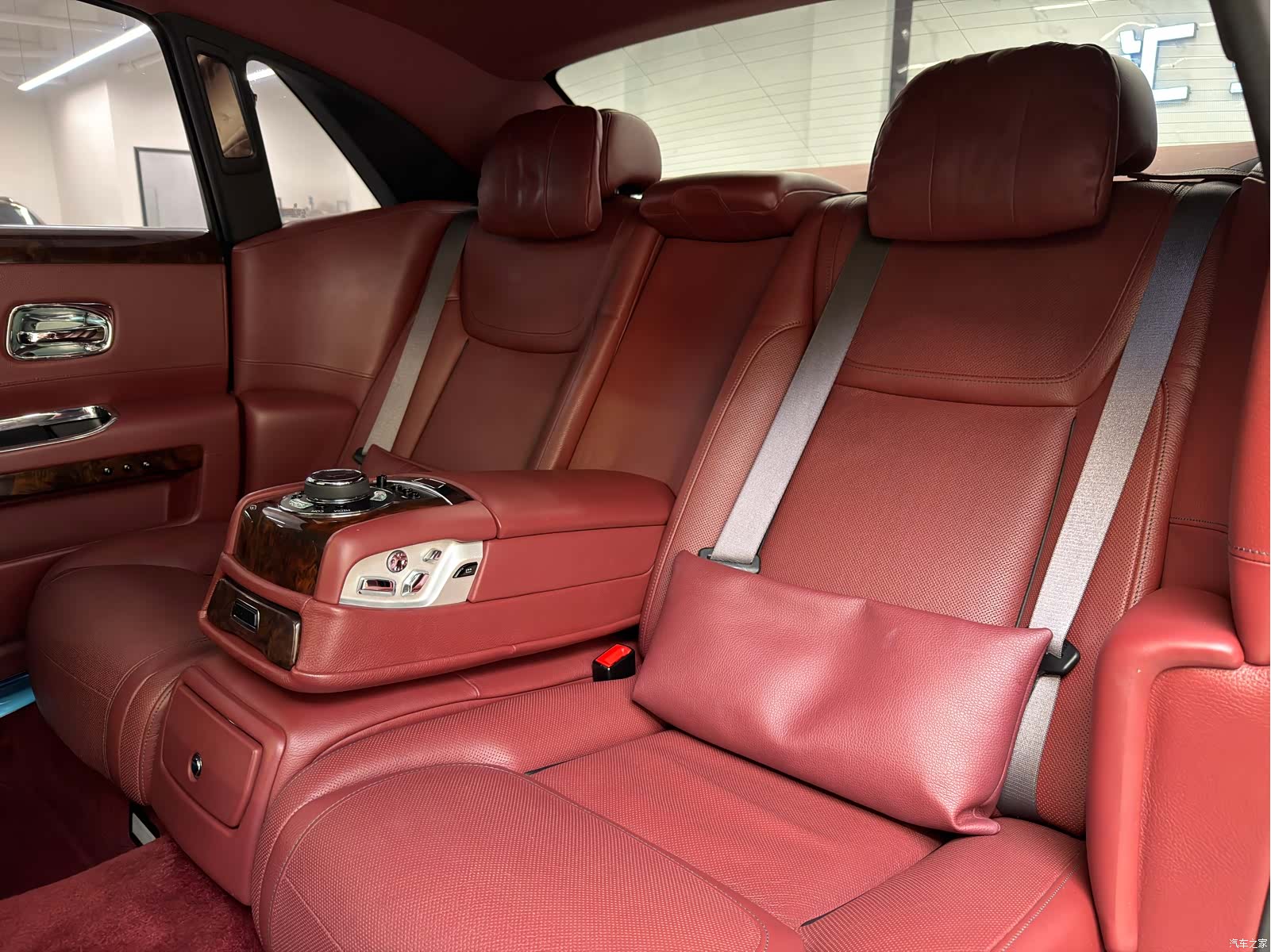 Rolls-Royce Ghost, 2018 все фото