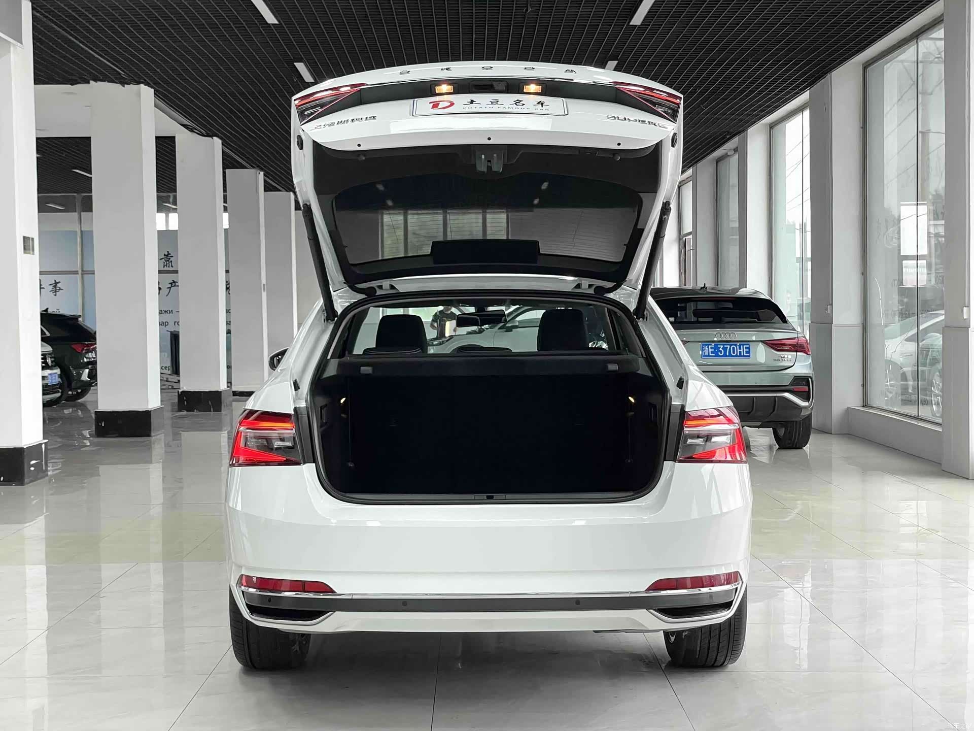 Skoda Superb, 2023 14