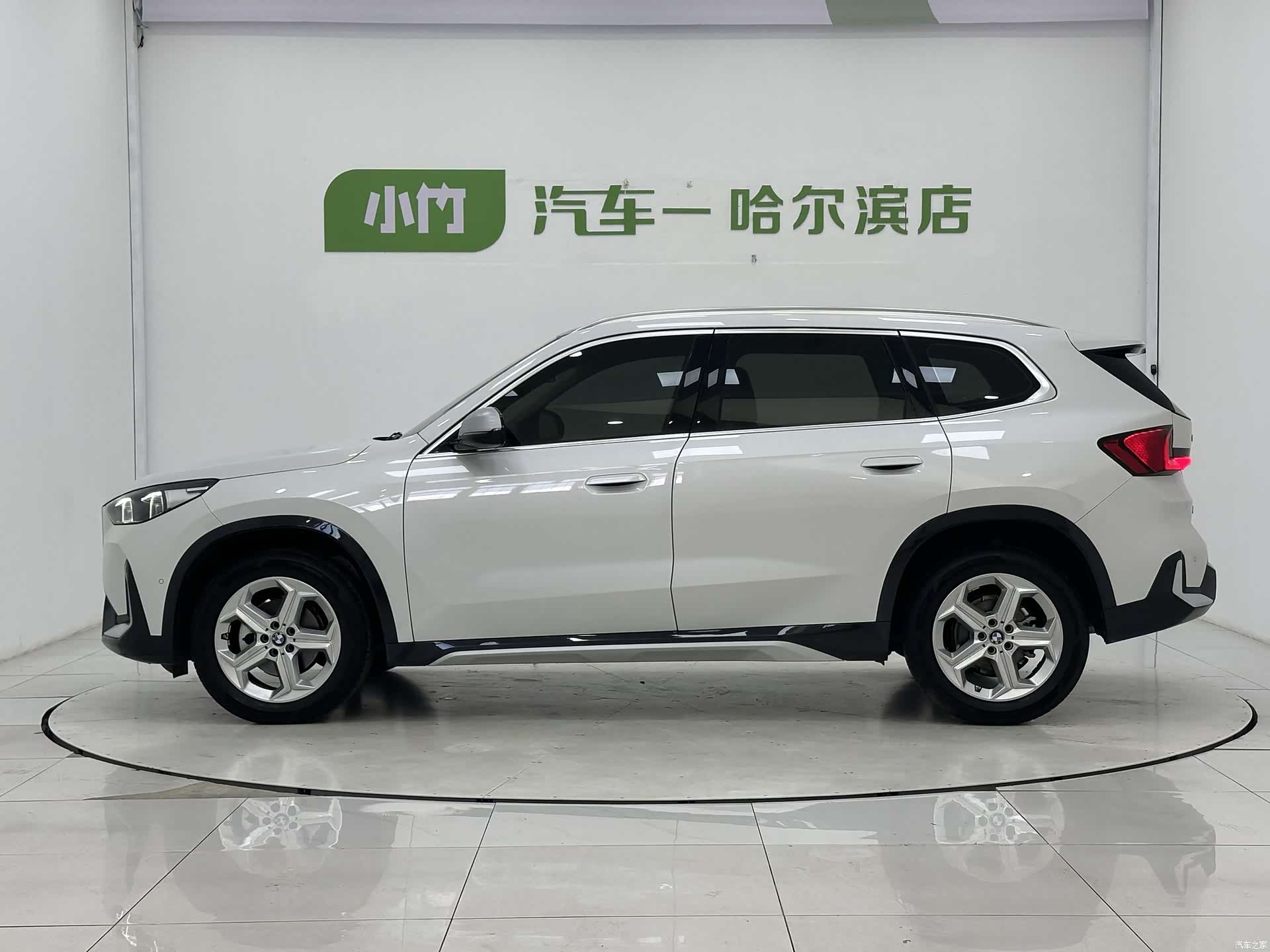 BMW X1, 2023 все фото