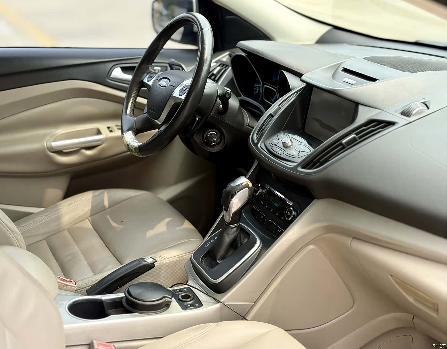 Ford Kuga, 2014 10
