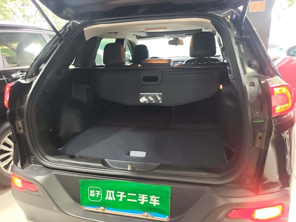 Jeep Cherokee, 2019 19