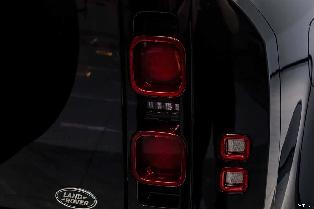 Land Rover Defender, 2023 29